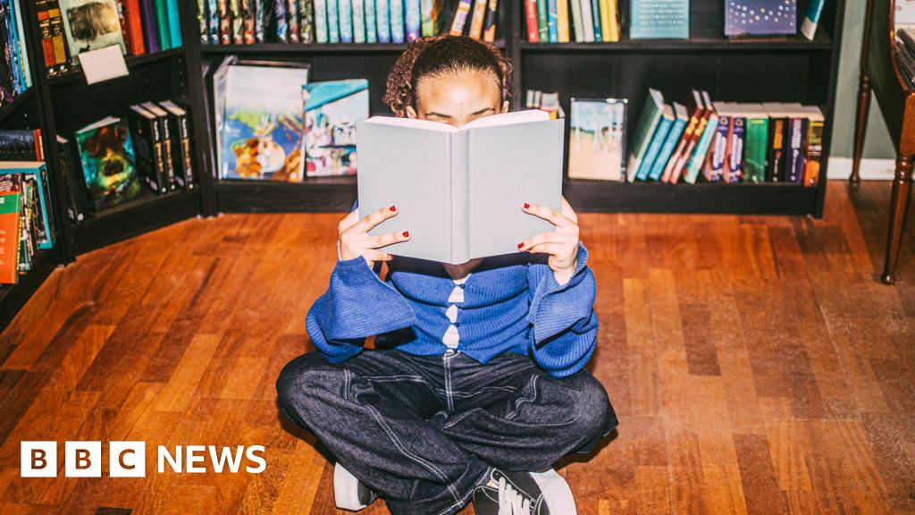 Heated Rivalry, The Housemaid and Fourth Wing: TikTok launches BookTok bestseller list