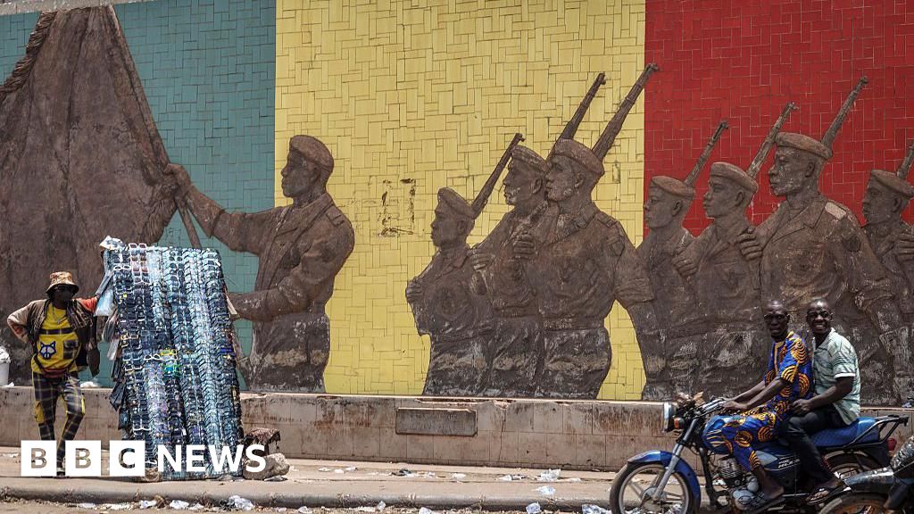 'How are we going to get back home?' Islamist group tightens blockade on Mali capital