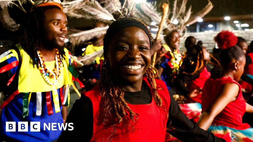 Joy as record-breaking runner Sawe returns home