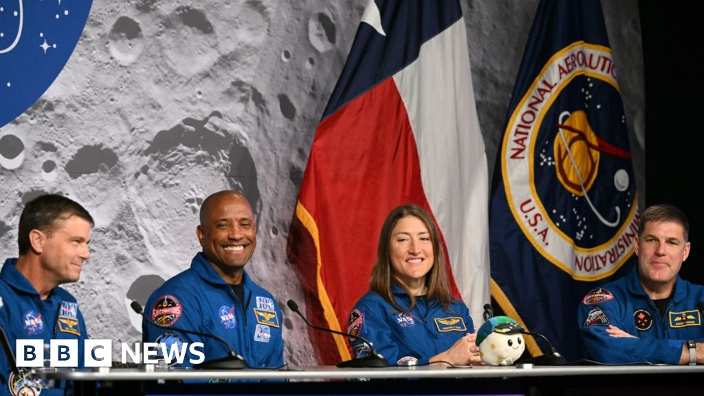 Artemis crew describes Moon mission and splashdown moment