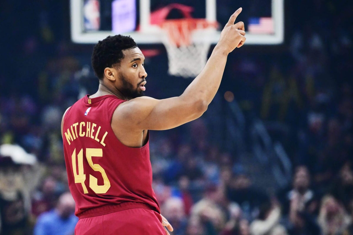 Donovan Mitchell leaves two defenders on the floor in viral ankle breaker during Cavs win