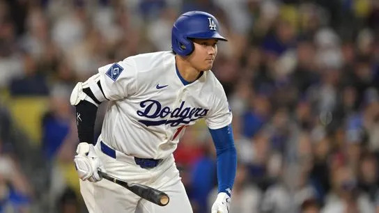 Max Muncy hits three homers, lifts Dodgers on walk-off