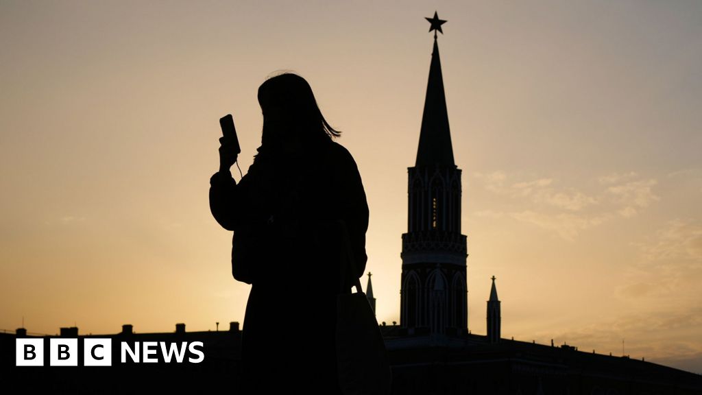 Steve Rosenberg: Kremlin's tightening grip on internet fuels public discontent