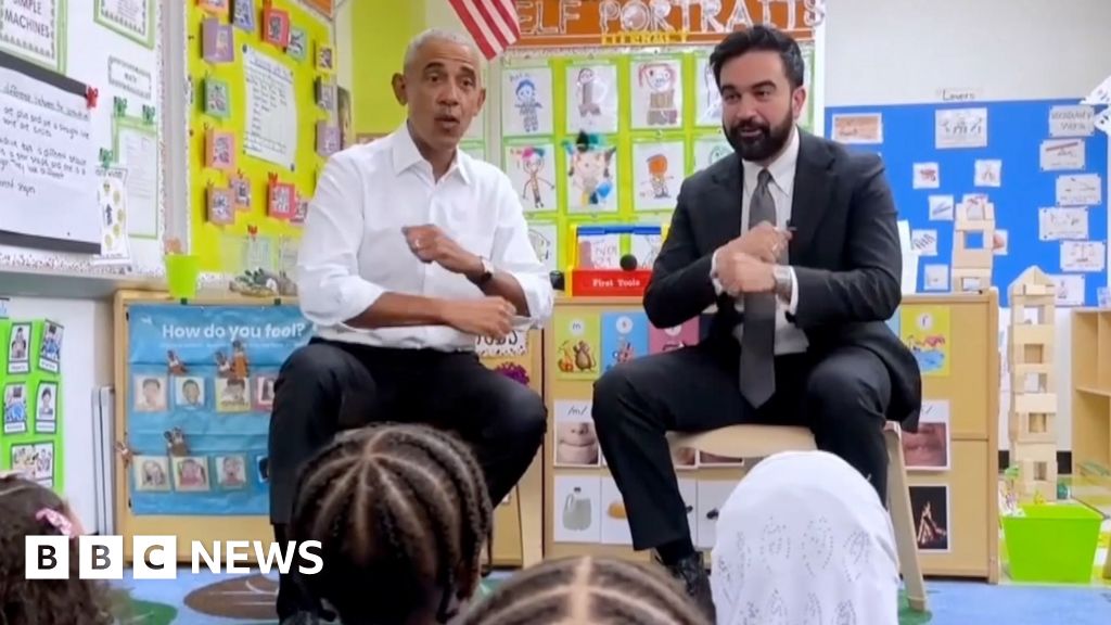 Obama and Mamdani sing with children in New York