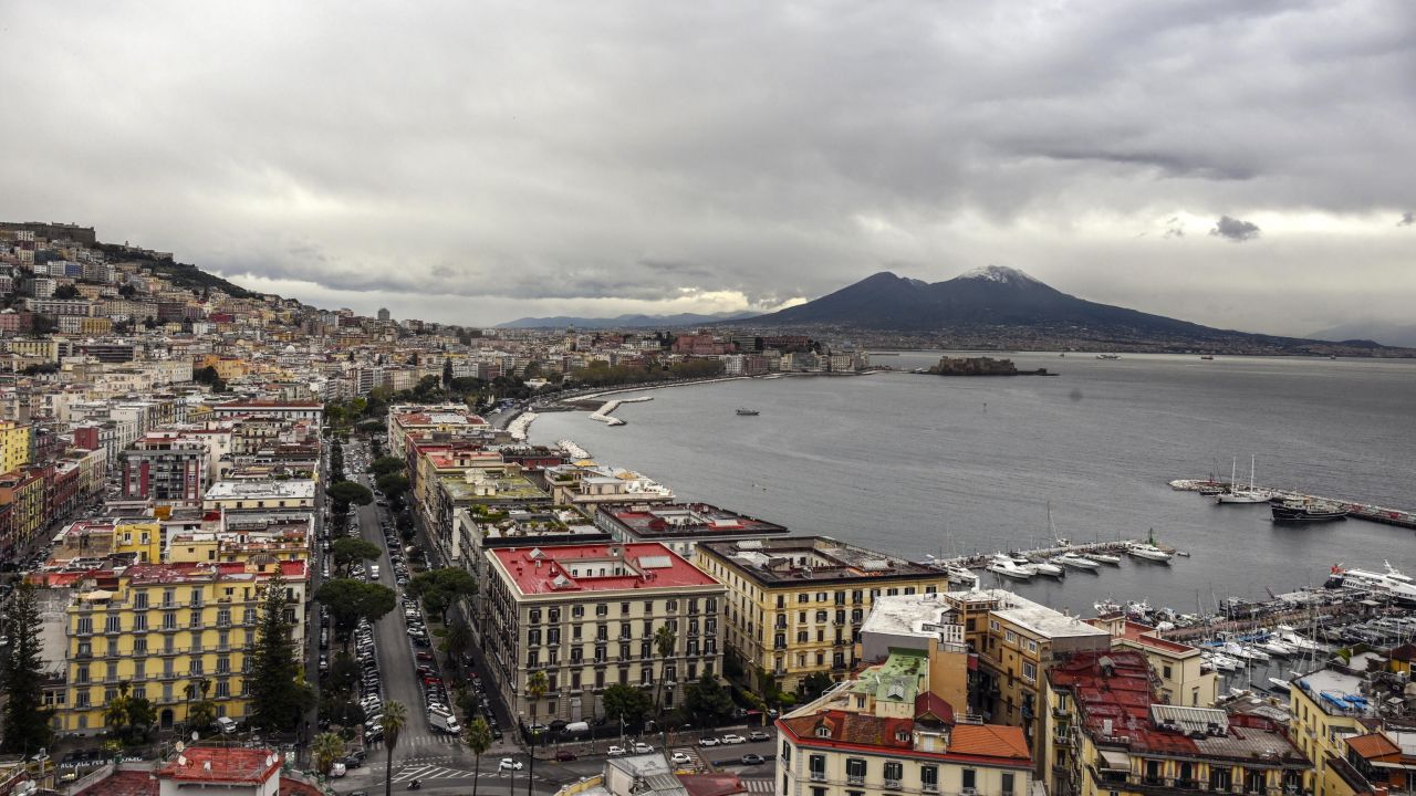 Number of Poles traveling abroad for May Day long weekend soars