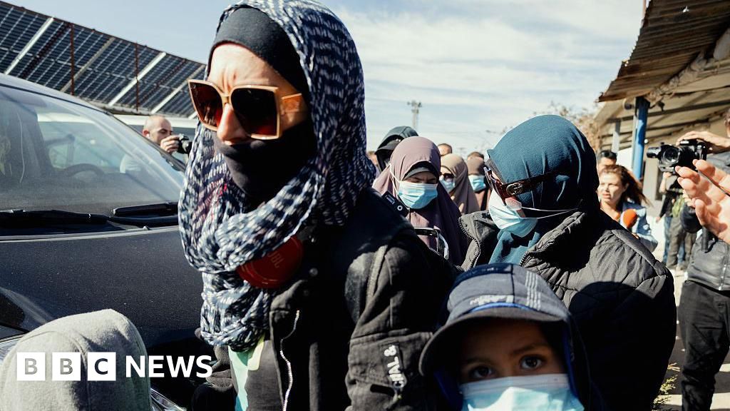 Islamic State-linked women arrive in Australia from Syria