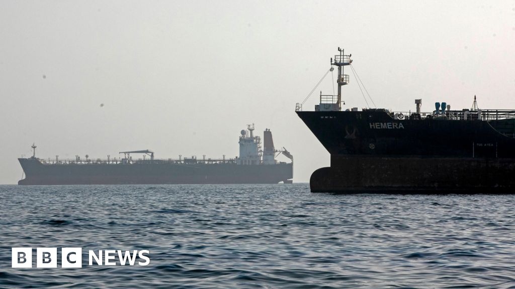 Iran and US report new wave of strikes in Gulf