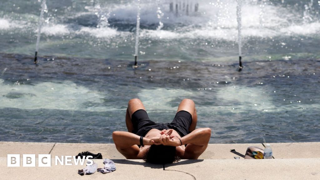 ‘It’s so hot’ – Dangerous hot weather grips parts of the US