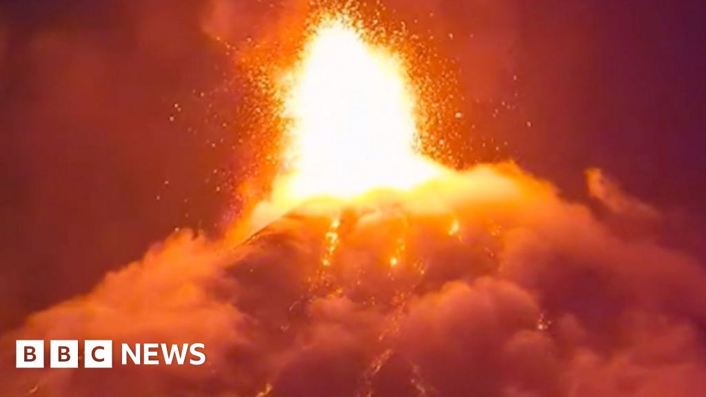 Evacuations as Guatemala volcano erupts