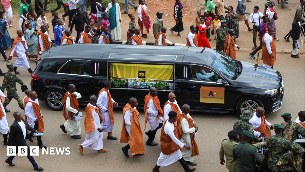 Uganda’s King Oyo buried amid calls for unity over his successor