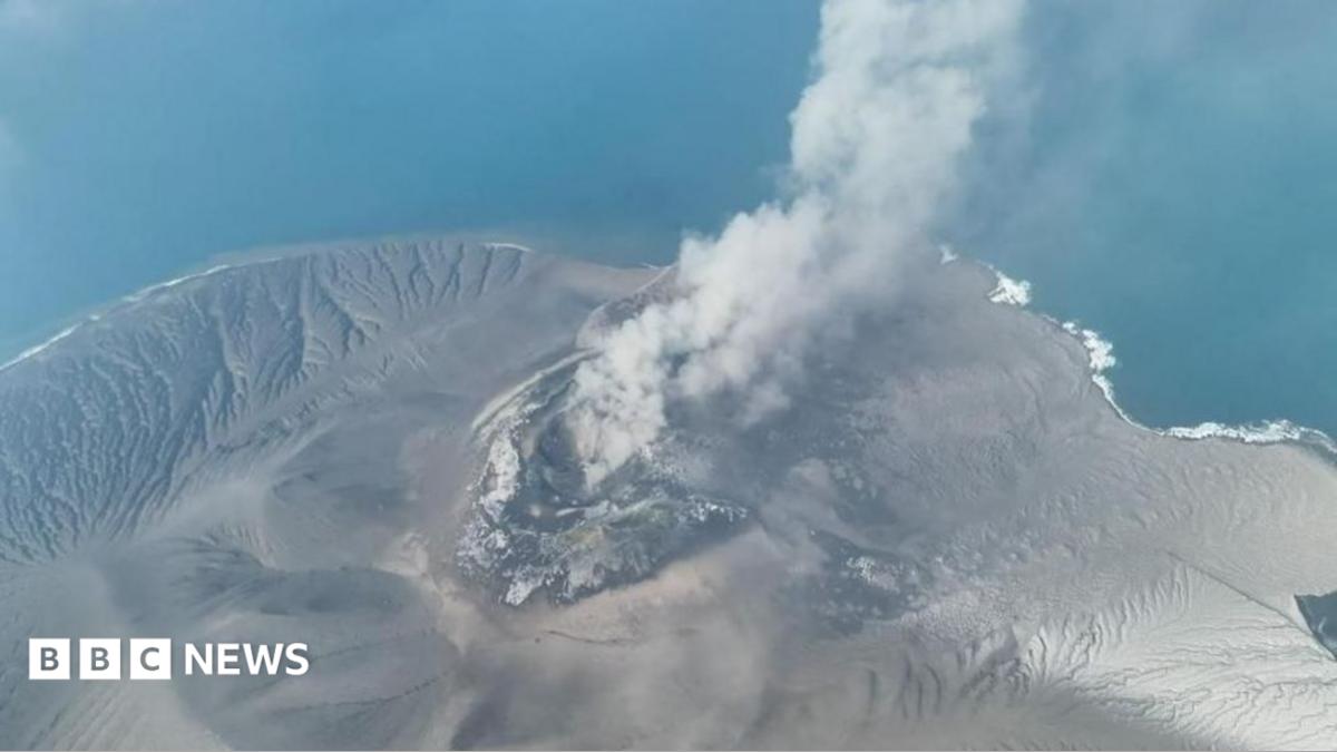 Indonesia volcano eruption leaves 270,000 stranded as airports extend closure