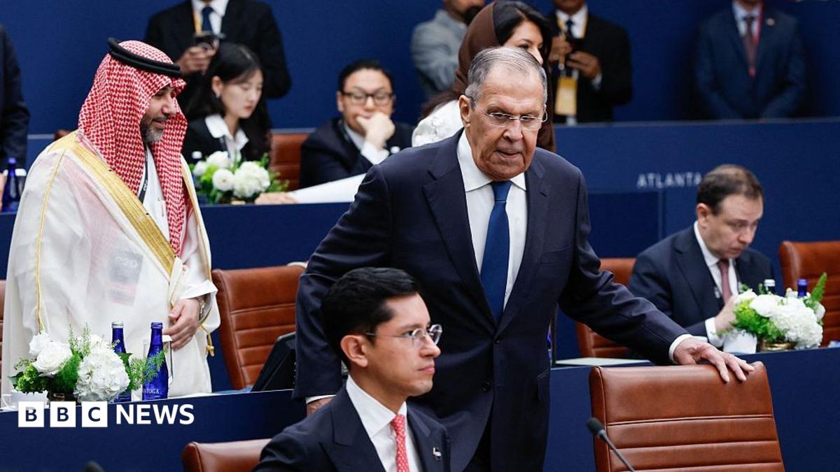 G20 ‘family photo’ cancelled after protests over presence of Russian minister